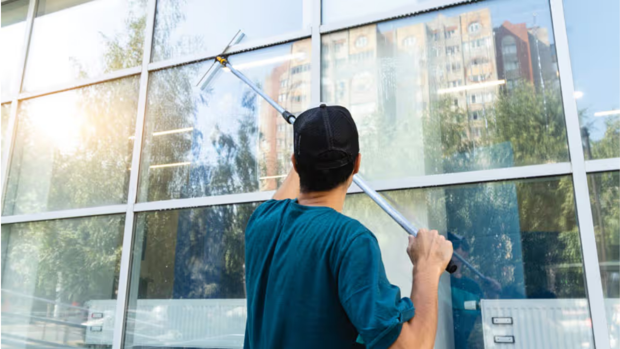 De meest effectieve methoden voor het reinigen van glas